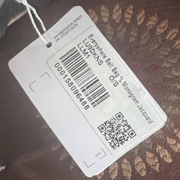 👜 Lululemon Everywhere Belt Bag – L Monogram Jacquard NWT - Picture 7 of 9